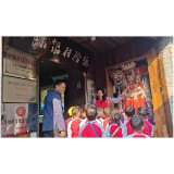 凤凰县文昌阁幼儿园开展“寻觅苗族银饰之美 传承民族工艺匠心”社会实践活动