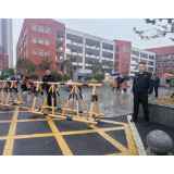凤凰县城管执法局：深化城管护学行动，全力打造上学“安心路”