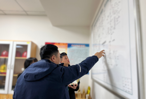 “萌新”入企学本领 举起电力新希望