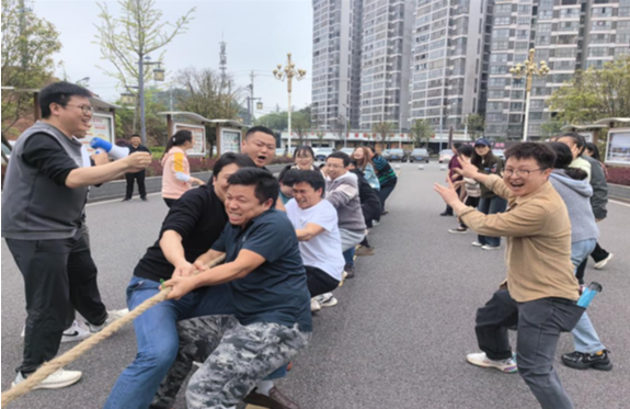 凤凰县委党校：开展“团结一心，携手共进”趣味运动会