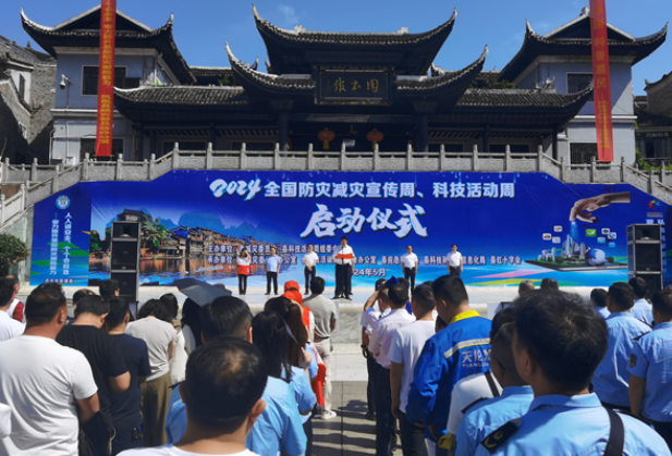 全国科技活动周丨凤凰：大篷车开进挍园实现科普“零距离”