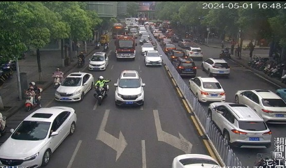 你救火，我开道——凤凰公安“铁骑”成立首日接力护送“蓝朋友”