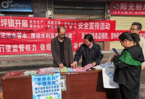 凤凰县筸子坪镇：平安建设“三聚焦”助力乡村振兴