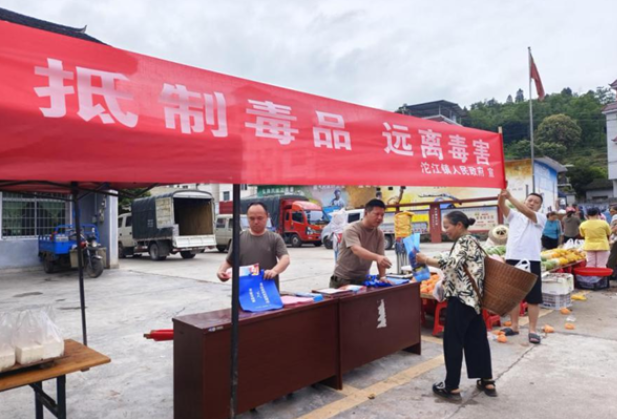 凤凰县沱江镇：送法下乡进集市，聚焦信访法治化