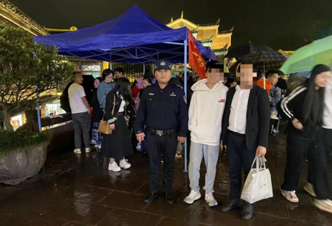 万人之中找到你——凤凰暖心服务温暖旅客回家路