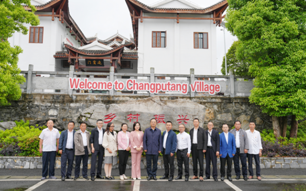 凤凰县总工会：  以庆“五·一”系列活动  丰富凤凰旅游文化元素