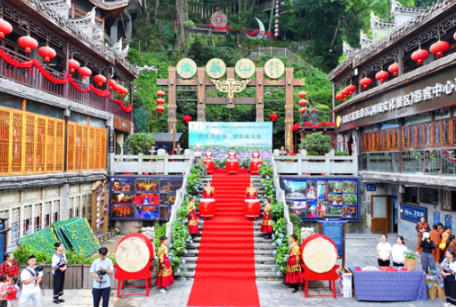 绣球花开迎客来  凤凰县举办第二届神凤文化景区绣球花节