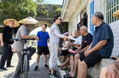 工会助振兴 入户了民情  凤凰县总工会深入乡村振兴联系村开展走访宣传活动