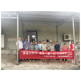 凤凰县沱江镇虹桥社区：开展“夕阳红·最美微笑”关爱“一老一小”公益摄影活动