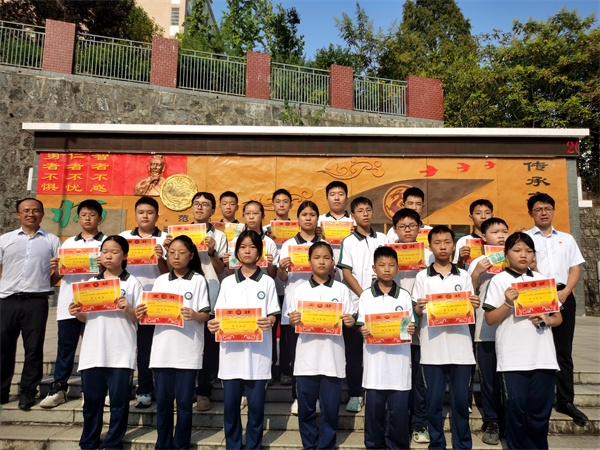 学习标兵合影留念。.jpg