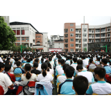 普法教育进校园 护航青春再出发 ——凤凰县检察院法治进校园法治宣讲活动