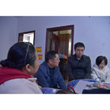 凤凰职中：节前走访慰问 情暖教师群众