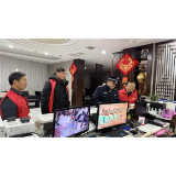 凤凰县沱江镇虹桥社区：人大代表与社区工作人员携手夜巡，筑牢春节安全防线