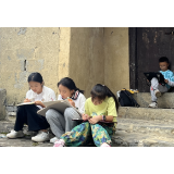 笔尖绘自然，行走悟美学——凤凰县青少年学生校外活动中心开展2025年秋季外出写生活动