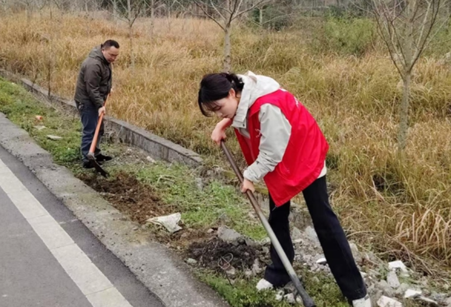 雷锋家乡学雷锋丨凤凰县吉信镇：美化环境活动，传承奉献精神