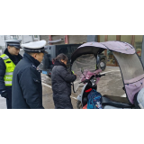 凤凰县禾库派出所开展拆“棚”戴“盔”整治行动