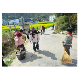 凤凰县都里小学：开展校园及周边清扫活动，共筑整洁环境