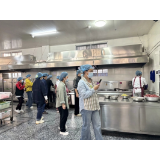 家园携手 共筑幼儿“舌尖安全”——凤凰县幼儿园开展膳食委员进园参观活动