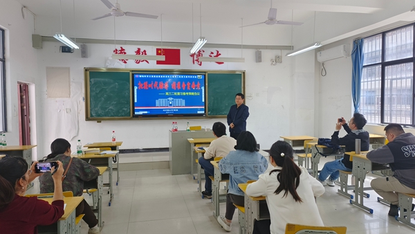 雅礼中学学科专家做讲座.jpg