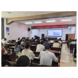 凤凰县召开2025年重点工贸企业全员安全生产责任制及企业标准化创建工作培训会