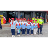 凤凰县文昌阁小学：“小手牵大手，安全文明行” 警校联合筑牢交通安全防线