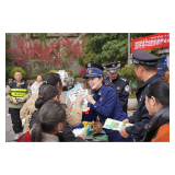 凤凰县消防救援大队联合多部门开展清明节前宣传活动