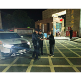 护学岗外的暖心延伸：凤凰民警护送老人平安返店