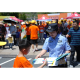 健走少年逐梦，凤凰公安 “警” 彩普法护平安