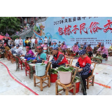 端午与趣味相融！凤凰县沱江镇举行包粽子民俗文化活动