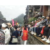 凤凰县沱江镇古城社区：筑牢龙舟赛事安全