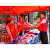 凤凰县：“志愿红”护航“五一”旅游季 贴心服务彰显人文温度