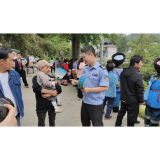 凤凰县山江司法所：普法小扇子助力苗族“四月八”跳花节