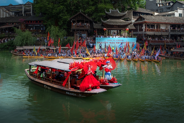 王海燕  赛前送福.jpg