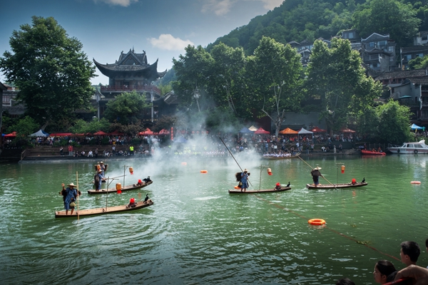 王海燕  龙潭渔火.jpg