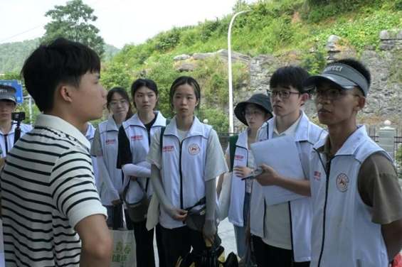 湖南师范大学医学部“逐梦青春”实践团调研凤凰吉信电商基地赋能乡村振兴模式探索