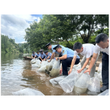 凤凰森林公安开展生态补偿性增殖放流活动