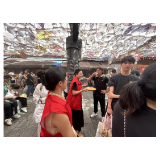 凤凰县沱江镇虹桥社区：高温送清凉，游客心里甜滋滋