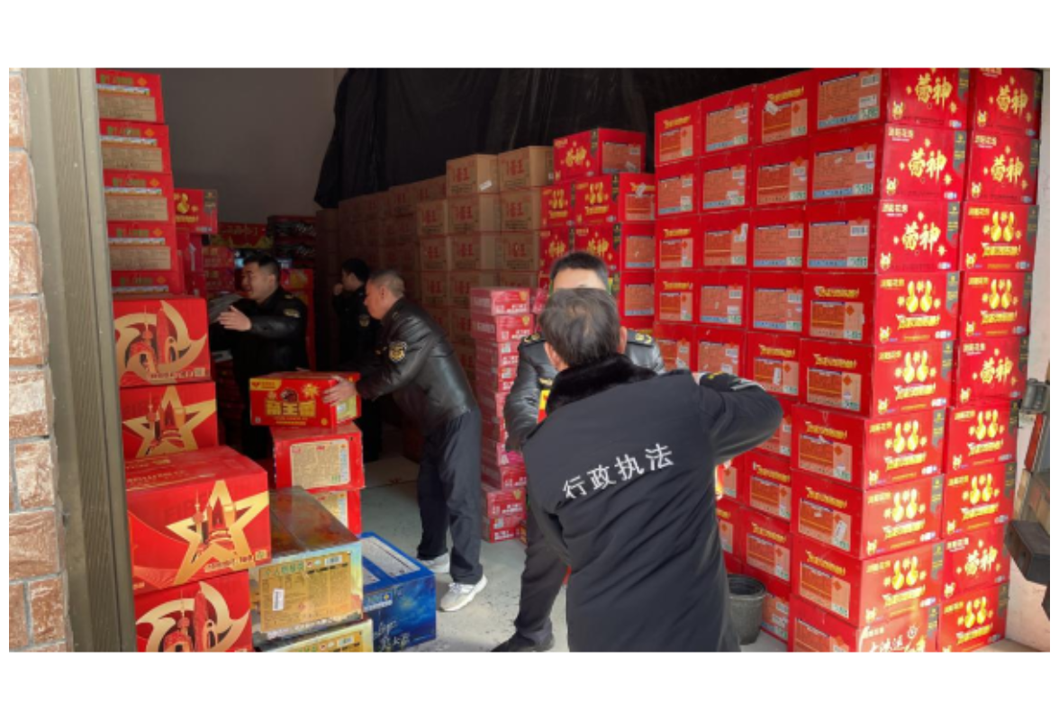 凤凰：部门联动精准出击 严打烟花爆竹违法行为