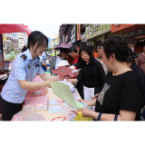 凤凰县市场监督管理局开展“5·25爱肤日”科普宣传活动