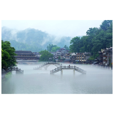 烟雨入画，凤凰古城宛若水墨丹青