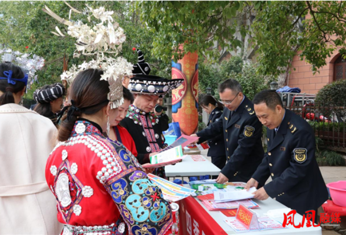 凤凰县市场监管局开展扫黑除恶宣传活动