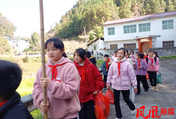 林峰学区：课外实践活动学生争做“小食神”