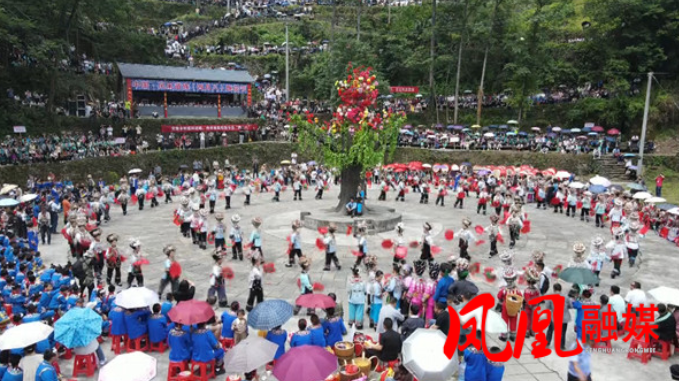第二届湘西州旅游发展大会丨中国·凤凰苗族“四月八”跳花节精彩开演，向八方宾客呈现浓郁民族风情