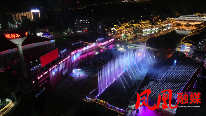 凤凰古城:“凤凰样子”文化村节目精彩纷呈