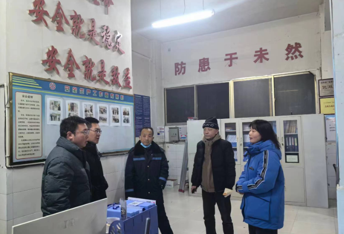凤凰县道路运输服务中心：大年初一坚守岗位 确保客运安全