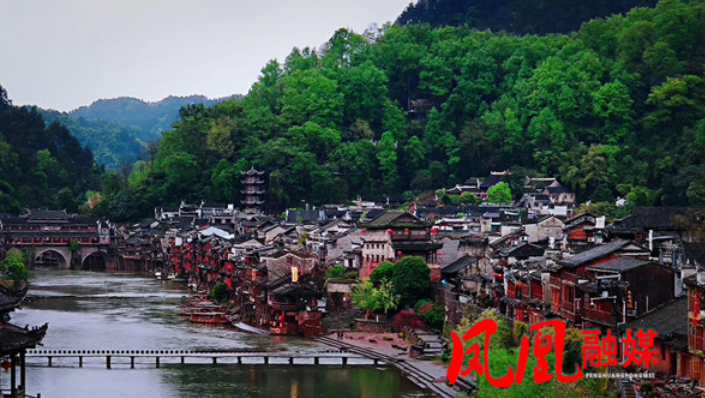 凤凰古城上榜全国古镇旅游TOP10 旅游搜索热度指数第二位