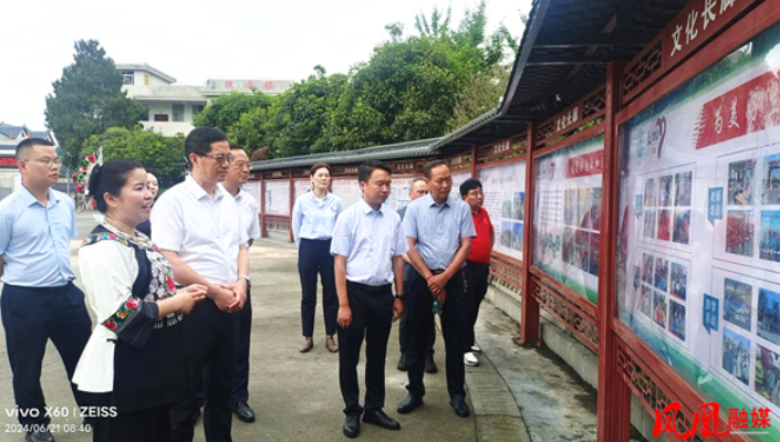 中石化湖南石油化工有限公司于凤凰县千工坪九年制石化学校开展调研教育帮扶工作