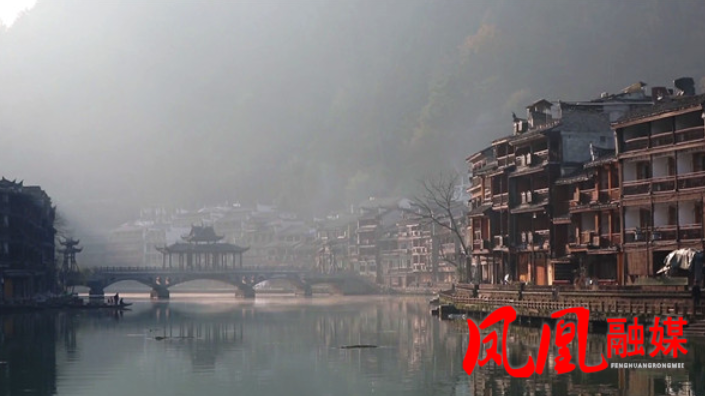 践行全会精神 唱响旅游品牌 推动凤凰文旅产业提档升级