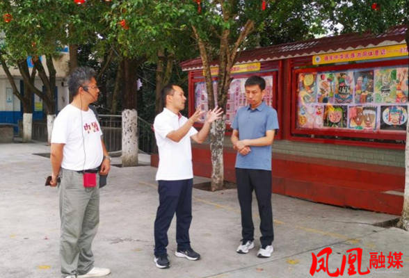 赵倩到凤凰县南华小学视察民族团结教育工作