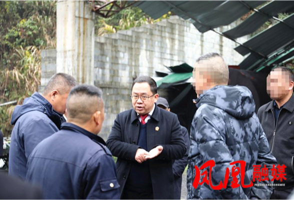 苗岭山下“喜哥”法官——记凤凰法院执行局局长唐新喜